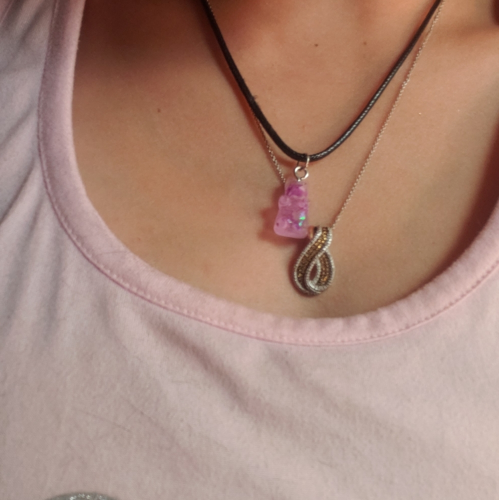 Trendy Gummy Bear Necklace! - Picture 3 of 5